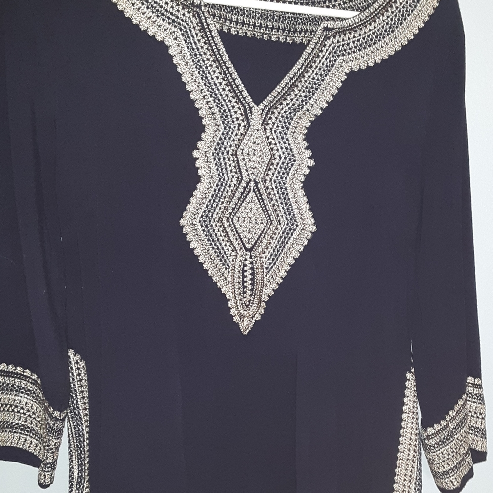 🔵Embroidered blouse